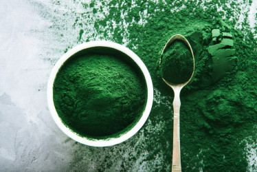 Spirulina – účinky, použitie a možné riziká tejto modrozelenej riasy